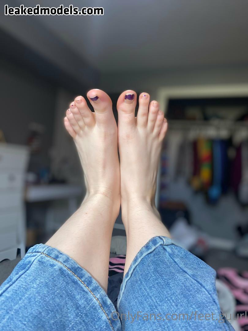 Feet-guurl Naked 1