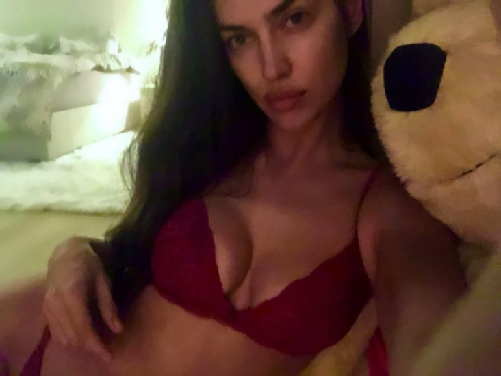 Irina Shayk sexy leaked selfie
