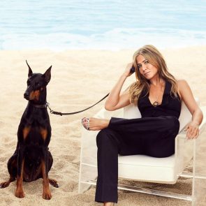 Jennifer Aniston hot pic with doberman