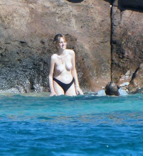 Maya Hawke nude tits