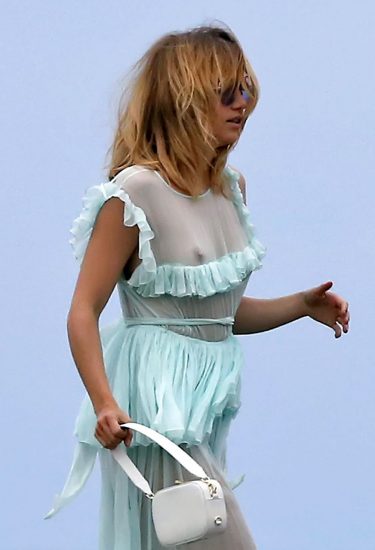 Suki Waterhouse nipples