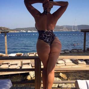 Kelly Brook sexy ass