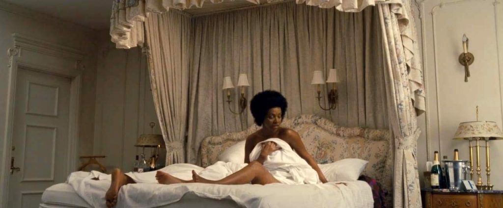 Zoe Saldana sexy in the bed