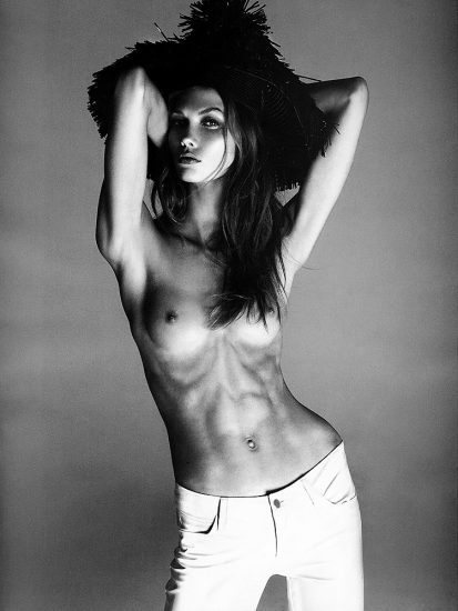 Karlie Kloss nude boobs