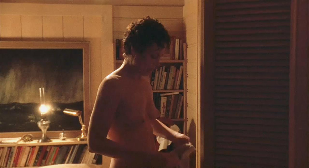Sigourney Weaver hot topless scene