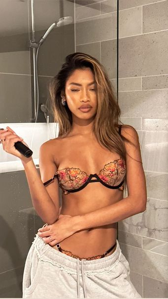 UN_YA Nude Leaks OnlyFans Photo 1