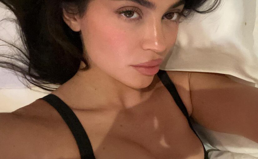 Kylie Jenner Hot (15 Photos)