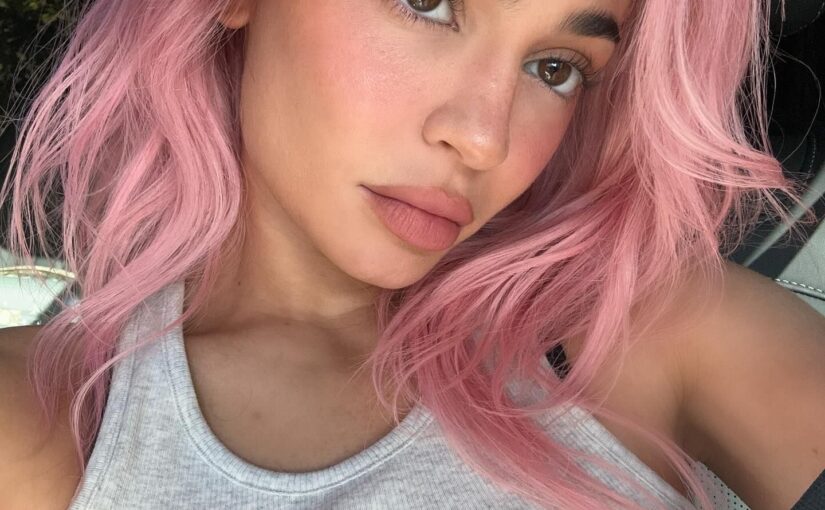 Kylie Jenner Sexy (4 Photos + Video)