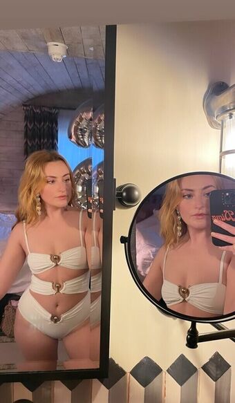 Amelia Dimoldenberg Nude Leaks OnlyFans Photo 44