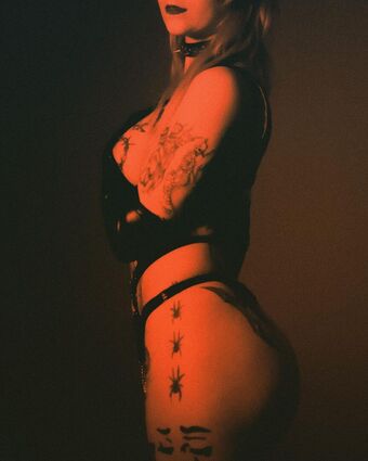 Avalon Valore Nude Leaks OnlyFans Photo 16