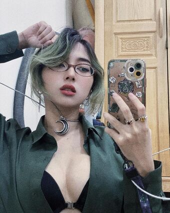 Disleft / Mercury Nguyen Nude Leaks OnlyFans  – Leaked Models