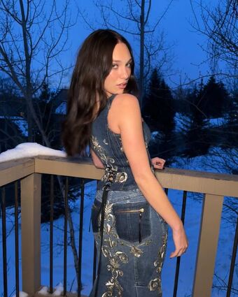 Maddie Ziegler Nude Leaks OnlyFans Photo 117
