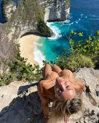 Mariana Morais / maarebeaar Nude Leaks OnlyFans  – Leaked Models