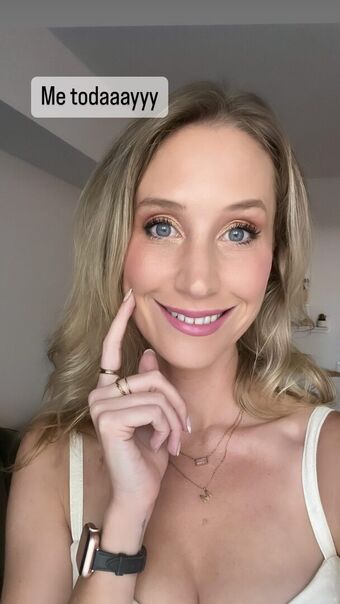 Maude Garrett Nude Leaks OnlyFans Photo 23