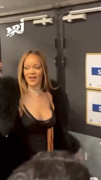 Rihanna Nude Leaks OnlyFans Photo 133