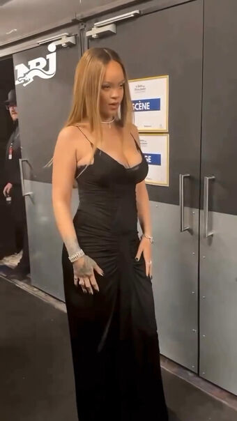 Rihanna Nude Leaks OnlyFans Photo 134
