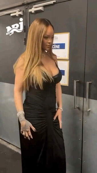 Rihanna Nude Leaks OnlyFans Photo 125