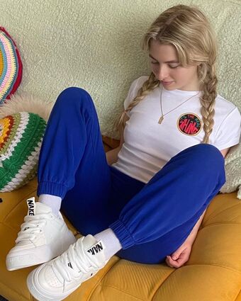 Anais Gallagher Nude Leaks OnlyFans Photo 38