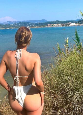 Beth Jones Nude Leaks OnlyFans Photo 4