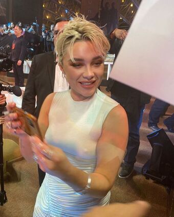 Florence Pugh Nude Leaks OnlyFans Photo 145