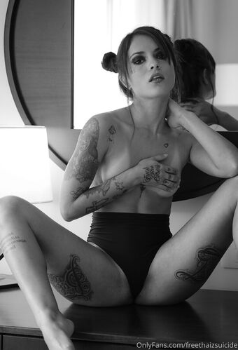 freethaizsuicide / messymascara21 Nude Leaks OnlyFans  – Leaked Models