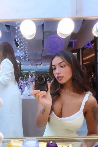Gabriela Moura / gabimfmoura Nude Leaks OnlyFans  – Leaked Models