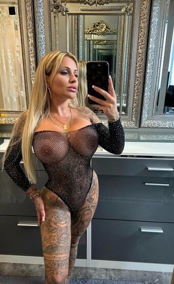 Julia Jasmin Nude Leaks OnlyFans Photo 2