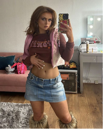 Maisie Smith Nude Leaks OnlyFans Photo 19