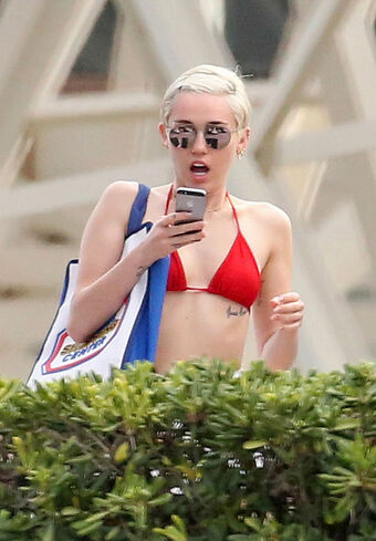 Miley Cyrus Nude Leaks OnlyFans Photo 171