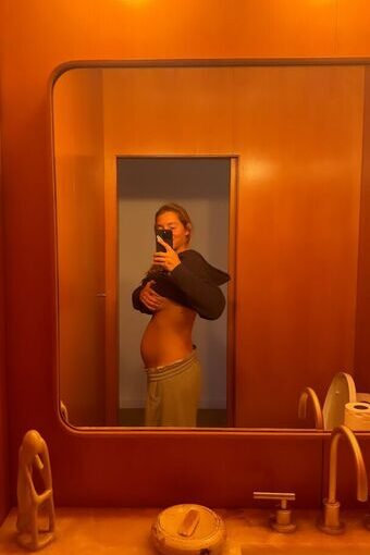 Molly Baz / mollybaz Nude Leaks OnlyFans  – Leaked Models