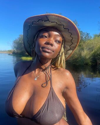 Wanda Banda Nude Leaks OnlyFans Photo 4