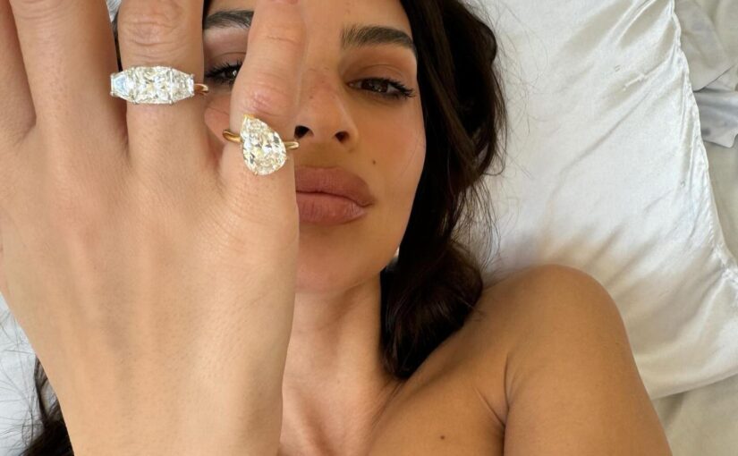 Emily Ratajkowski Topless (4 Photos + Video)