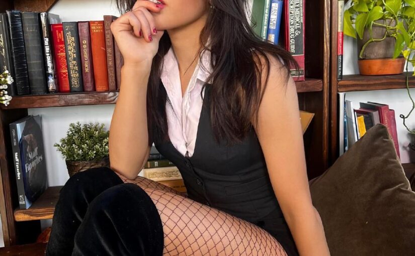 Andrea Botez Sexy Fishnet Stockings Chess Set Leaked – Influencers GoneWild