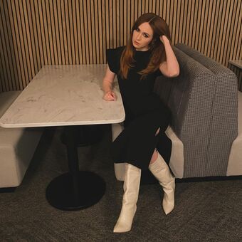Karen Gillan Nude Leaks OnlyFans Photo 84