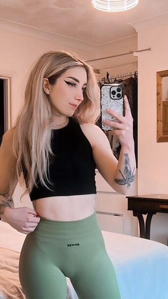 Sophie Burrell Nude Leaks OnlyFans Photo 4