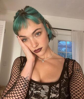 Violett Beane / https: / violettbeane Nude Leaks OnlyFans  – Leaked Models