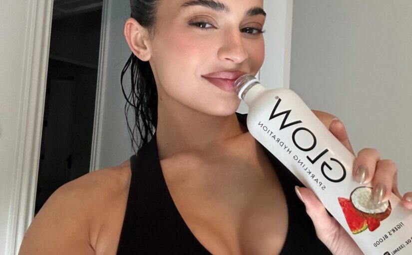 Kylie Jenner Hot (16 Photos)