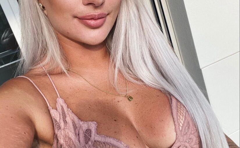 Julia Bottar Sexy (6 Photos)