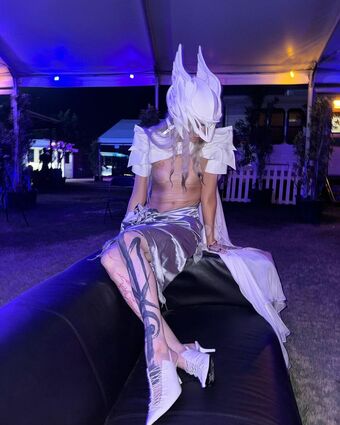 Grimes Nude Leaks OnlyFans  – Leaked Models