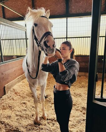 Hande Ercel Nude Leaks OnlyFans Photo 36