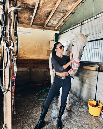 Hande Ercel Nude Leaks OnlyFans Photo 34