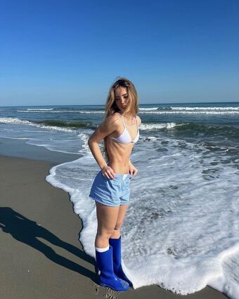 Julia Ernst Nude Leaks OnlyFans Photo 53