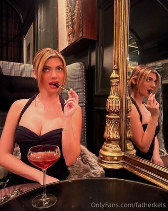 Kelsey Calemine Nude Leaks OnlyFans Photo 18