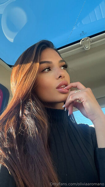 oliviaaromano Nude Leaks OnlyFans Photo 2