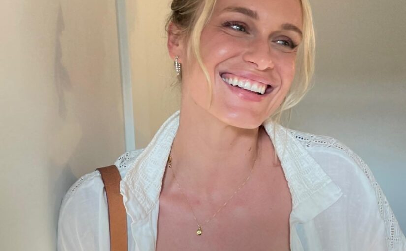 Leven Rambin Hot (1 Photo)