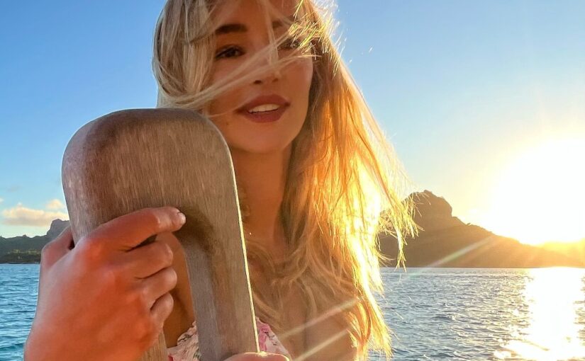 Hassie Harrison Sexy (7 Photos)