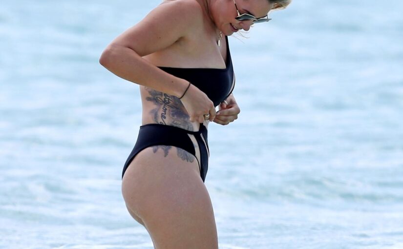 Jasmine Hartin is Seen Packing on the PDA with a Black Man Out in the Turks and Caicos Islands (30 Photos)