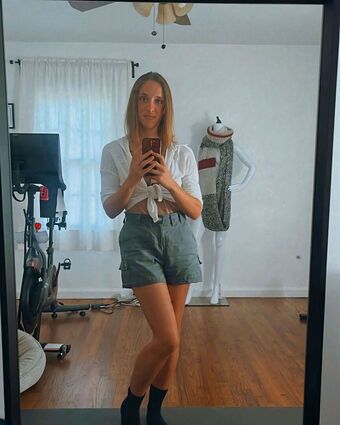 Ashley Victoria Robinson Nude Leaks OnlyFans Photo 30