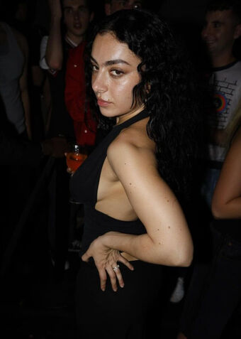 Charli-xcx / charli_xcx / charlignarly Nude Leaks OnlyFans  – Leaked Models