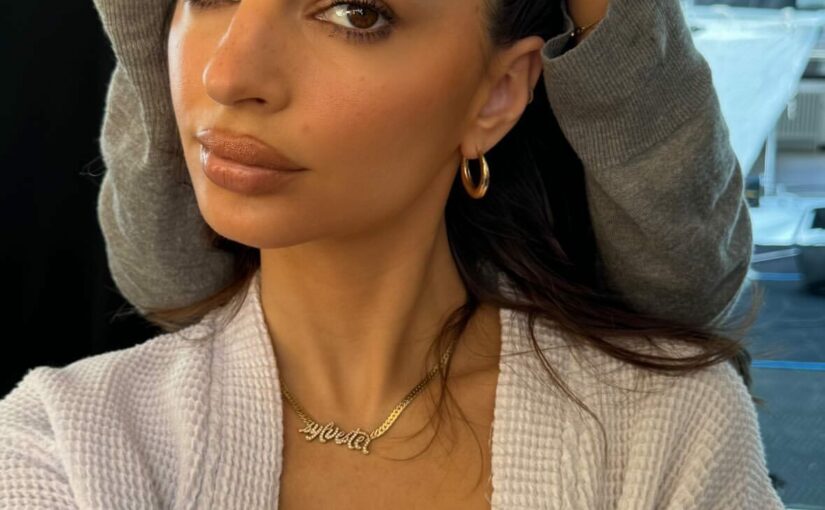 Emily Ratajkowski Hot (12 Photos)